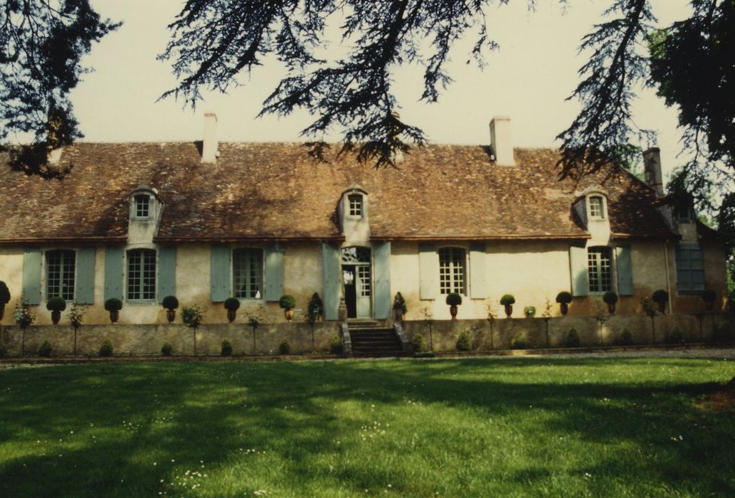 Maison de maître et moulin d'Archy : Façade sud-est sur jardin, vue partielle