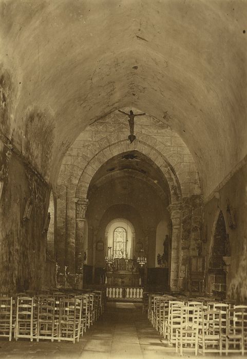 Eglise Saint-Pierre : Nef, vue générale 