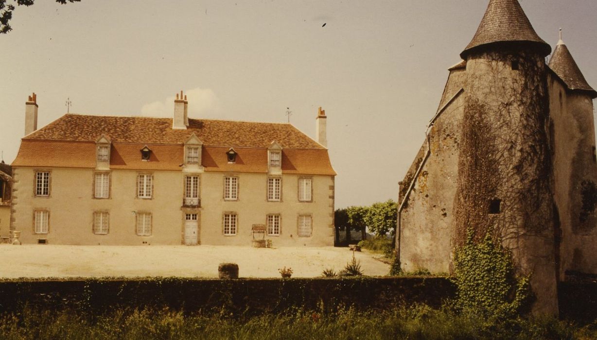 Château de Breuil-Yvain : Façade sud, vue générale