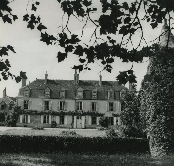 Château de Breuil-Yvain : Façade sud, vue générale