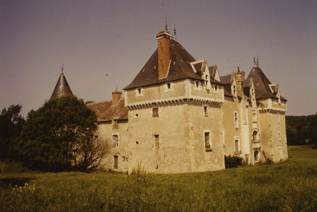 Château de la Garde-Giron : Ensemble sud-est, vue générale