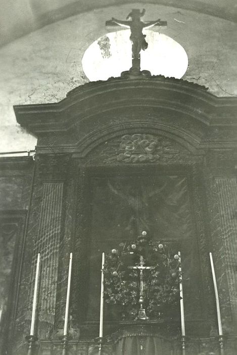 retable, tableau : Christ en croix