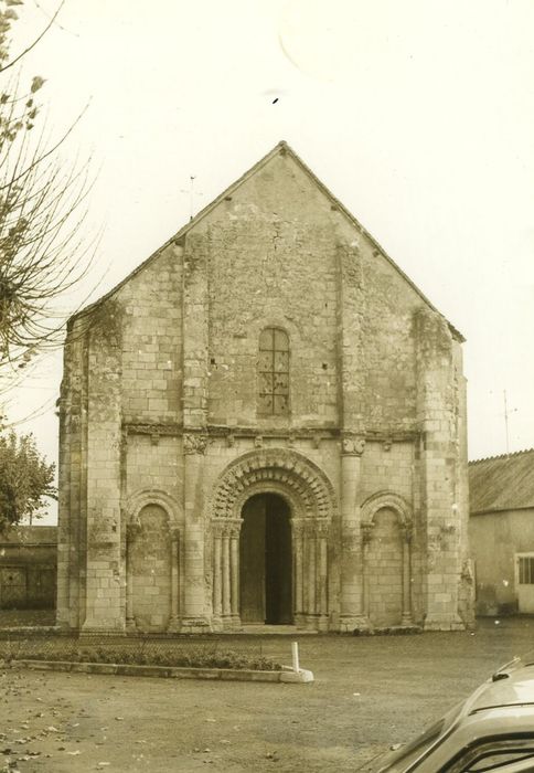 Eglise Saint-Etienne : Façade occidentale, vue générale