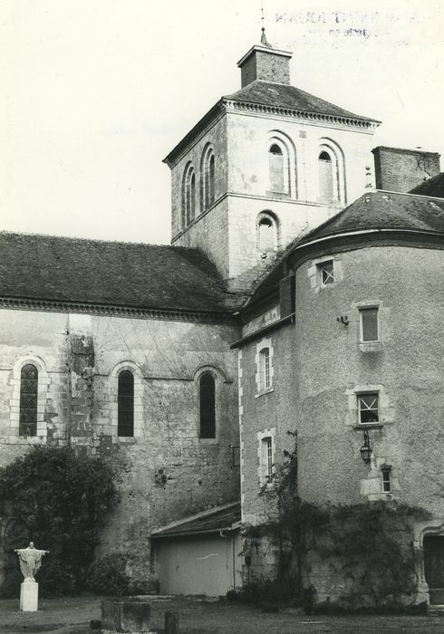 Prieuré Saint-Martial : Eglise, façade latérale sud, vue partielle