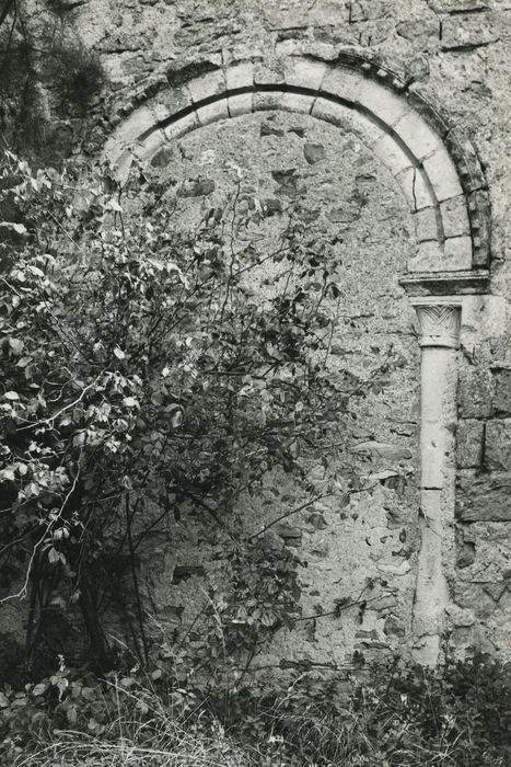 Ancienne église : Portail occidental, vue générale