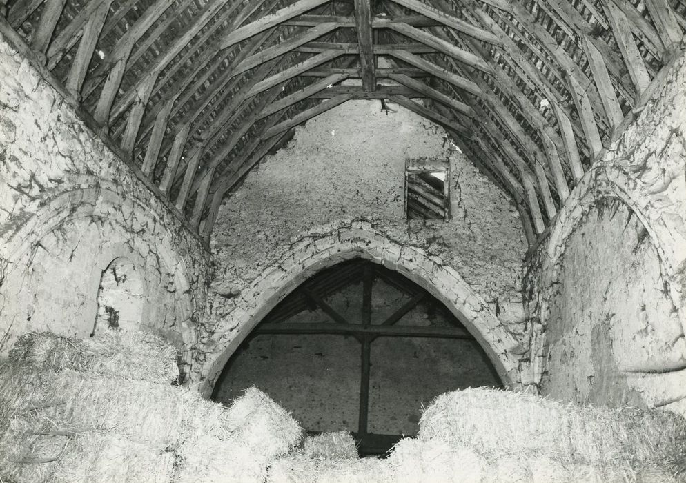 Ancienne église : Nef, vue partielle