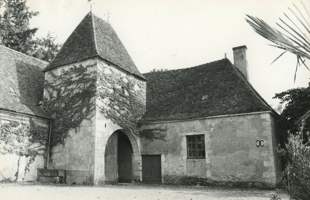 Château de Céré : Communs, vue partielle