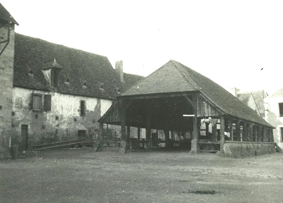 Ancienne halle : Vue générale de la halle dans son environnement