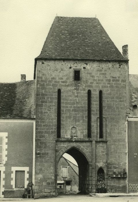 Porte de ville, dite Porte du Marché : Elévation nord, vue générale