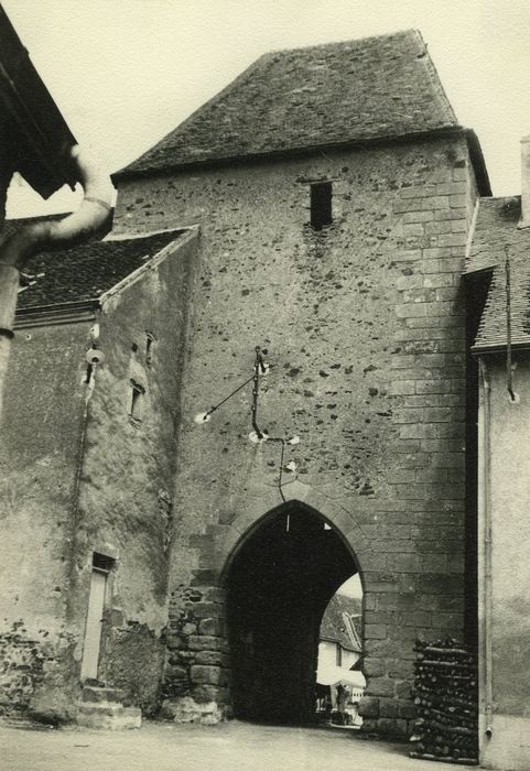 Porte de ville, dite Porte du Marché : Elévation sud, vue générale