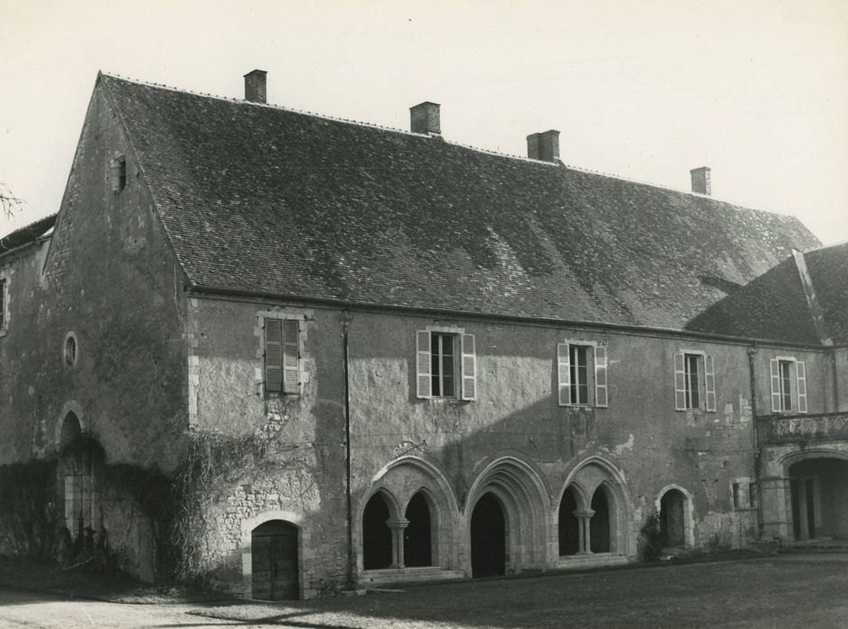 Ancienne abbaye de la Prée : Aile est, façade ouest, salle capitulaire, vue générale