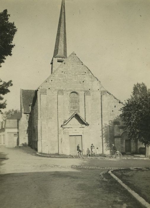 Eglise Saint-Pierre : Façade occidentale, vue générale