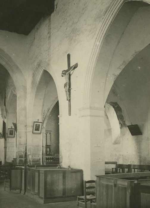 Eglise Saint-Pierre : Nef, vue partielle