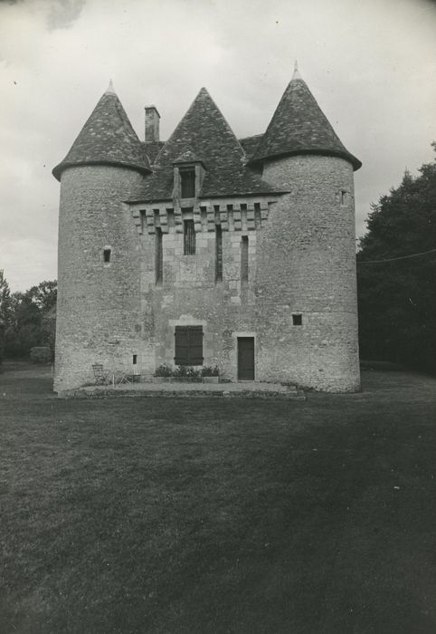 Château de Burlande : Façade ouest, vue générale