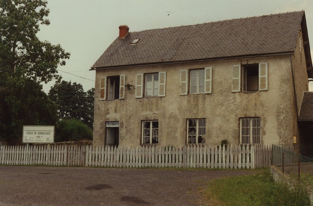 Ecole de Signalauze : Façade sud-ouest, vue générale