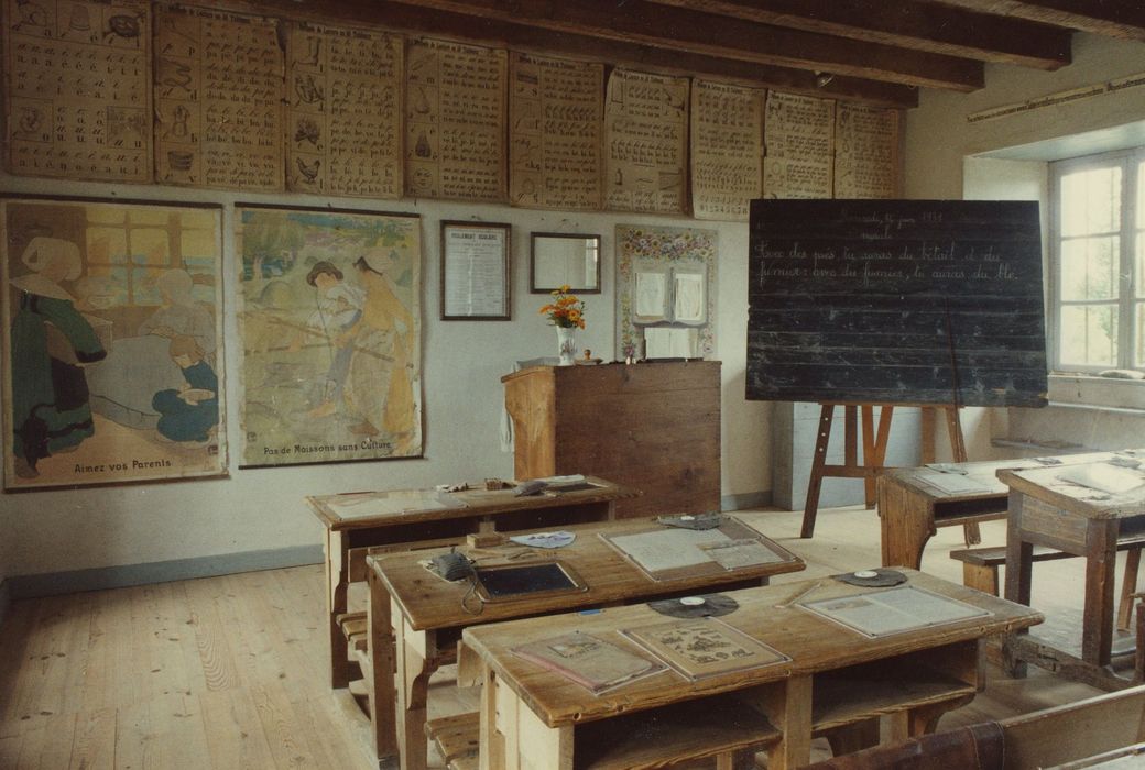 Ecole de Signalauze : Salle de classe, vue partielle