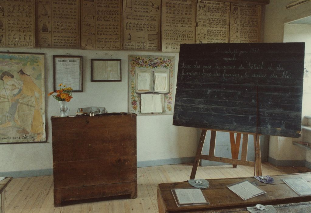 Ecole de Signalauze : Salle de classe, vue partielle