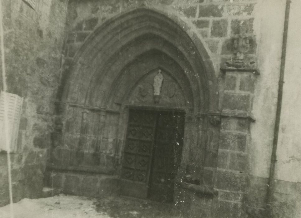 Eglise Saint-Etienne : Portail sud, vue générale