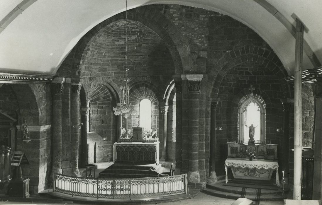 Eglise Saint-Etienne : Choeur et absidiole sud, vue générale