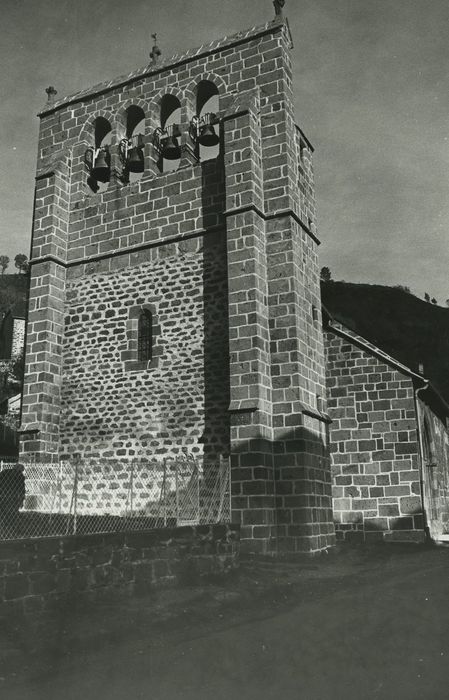 Eglise Sainte-Anastasie : Façade occidentale, vue générale