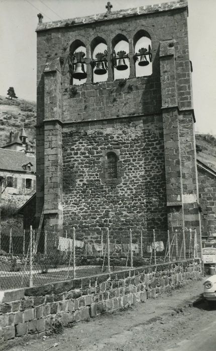 Eglise Sainte-Anastasie : Façade occidentale, vue générale