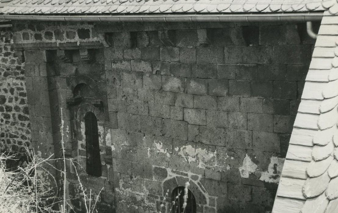 Eglise Sainte-Anastasie : Façade latérale nord, détail des maçonneries