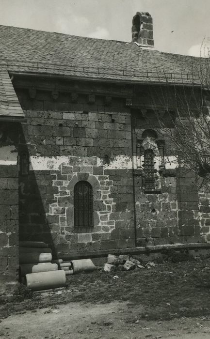 Eglise Sainte-Anastasie : Façade latérale sud, vue partielle