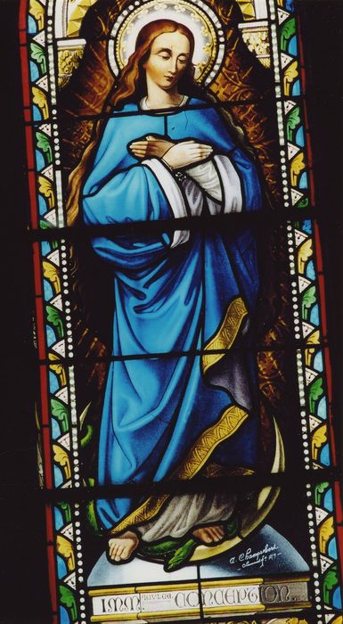 Eglise Saint-Bonnet : Choeur, verrière de l’Immaculée Conception