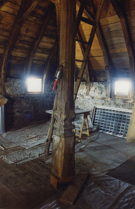 Château fort de Leybros : Charpente, vue partielle