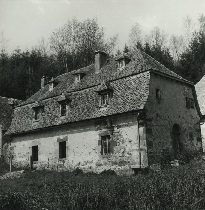 Château de Faussanges : Maison annexe appelée « La Fourniale », façades sud et est, vue générale