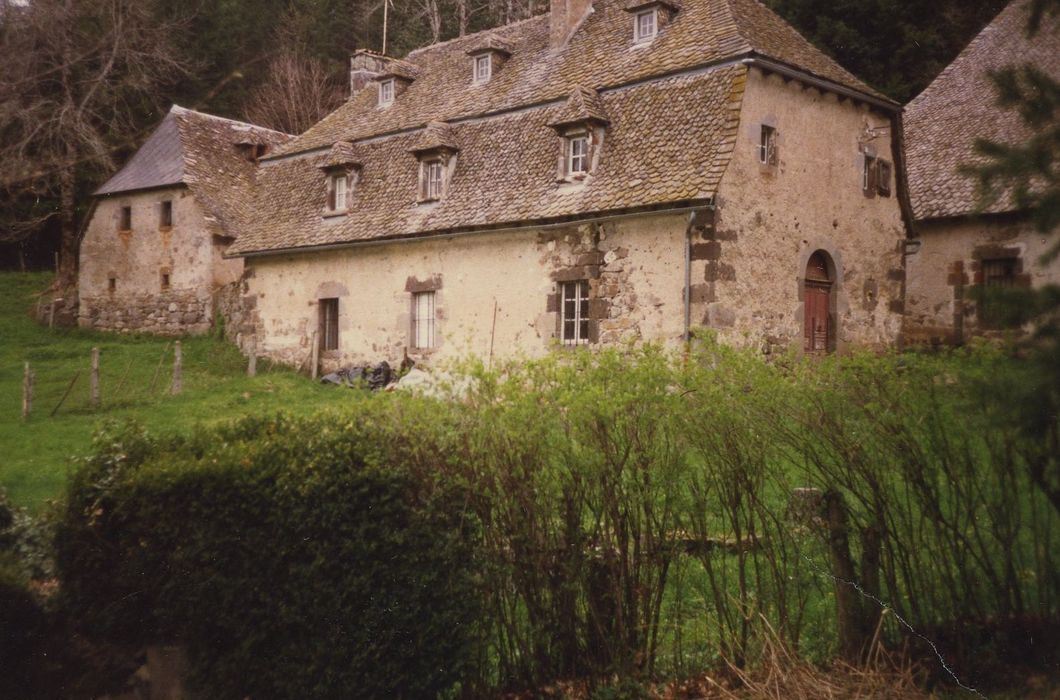 Château de Faussanges : Maison annexe appelée « La Fourniale », façades sud et est, vue générale