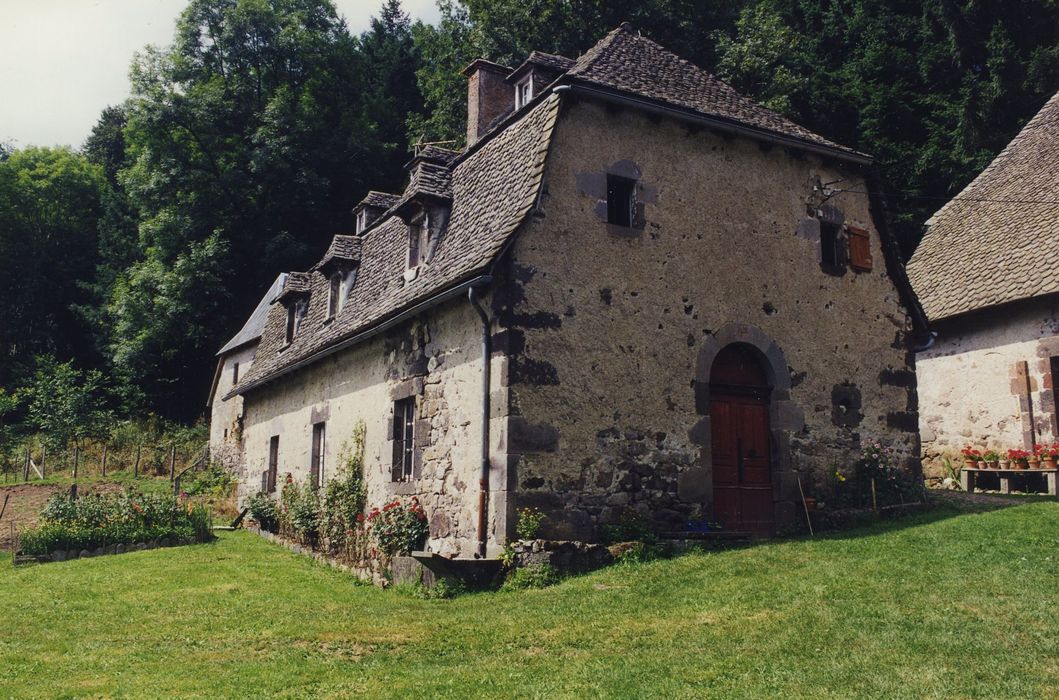 Château de Faussanges : Maison annexe appelée « La Fourniale », façades sud et est, vue générale