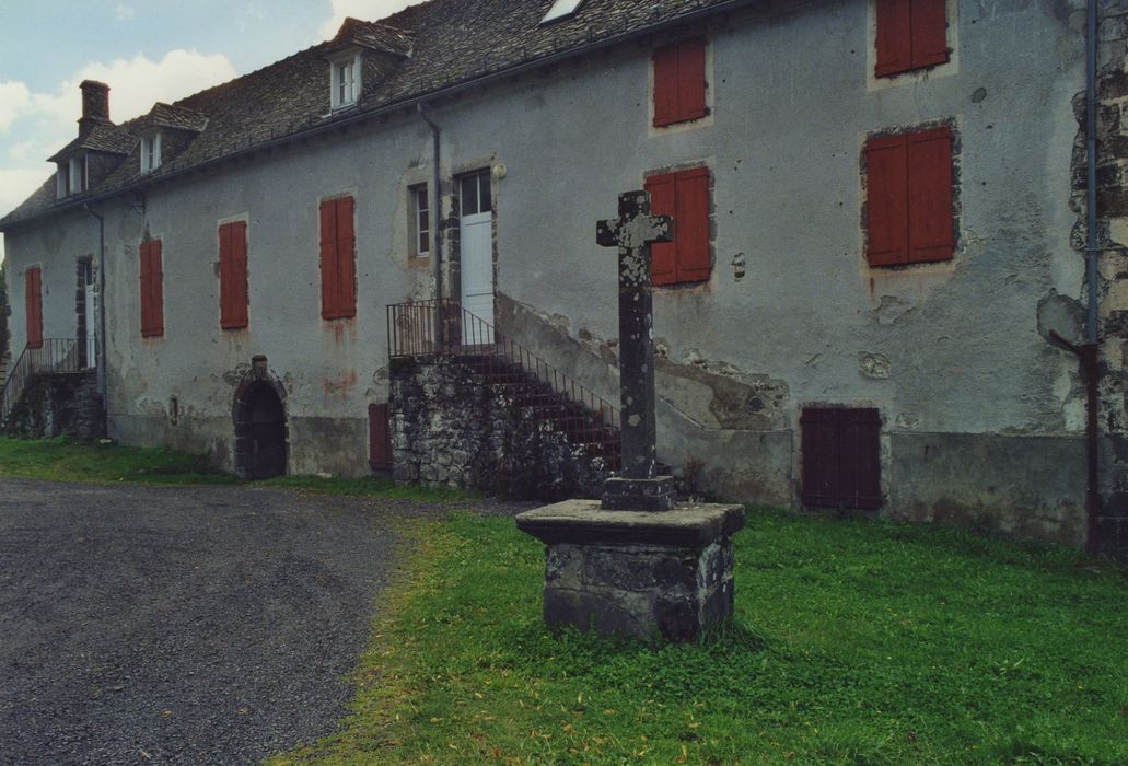 Couvent du chapitre de Saint-Chamant : Façade nord, vue partielle