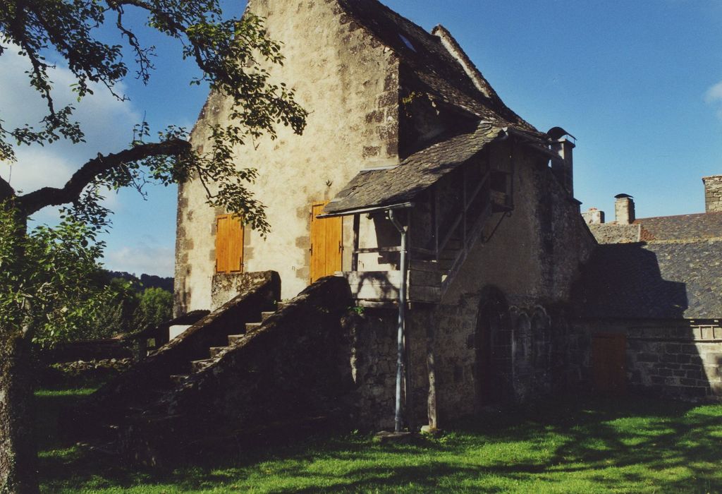 Couvent du chapitre de Saint-Chamant : Bâtiment abritant la salle capitulaire, façades nord et est, vue générale