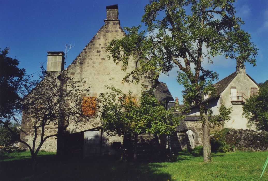 Couvent du chapitre de Saint-Chamant : Elévation est de l’ancienne église, vuegénérale