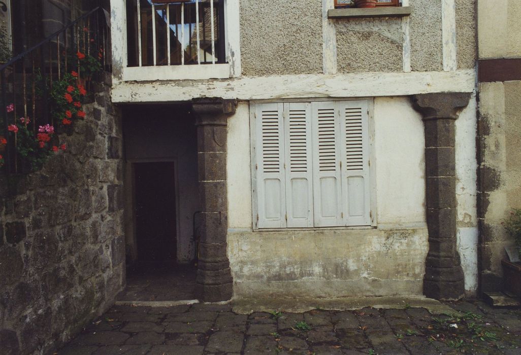 Couvent du chapitre de Saint-Chamant : Grand cloître, façade nord, ancien logis de la religieuse intendante, vue partielle