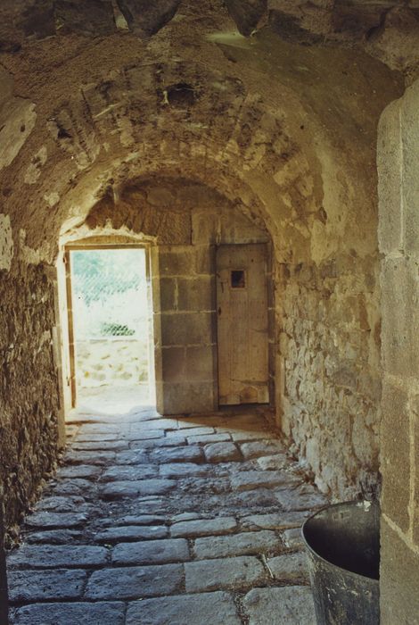 Couvent du chapitre de Saint-Chamant : Passage sud-ouest, vue générale