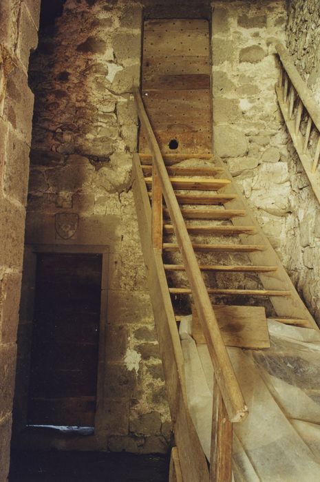 Couvent du chapitre de Saint-Chamant : Galerie haute avec escalier d’accès au grenier, vue générale