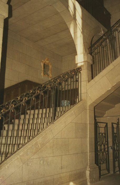 Château de Saint-Chamant : Escalier d’honneur, vue partielle