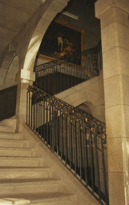 Château de Saint-Chamant : Escalier d’honneur, vue partielle