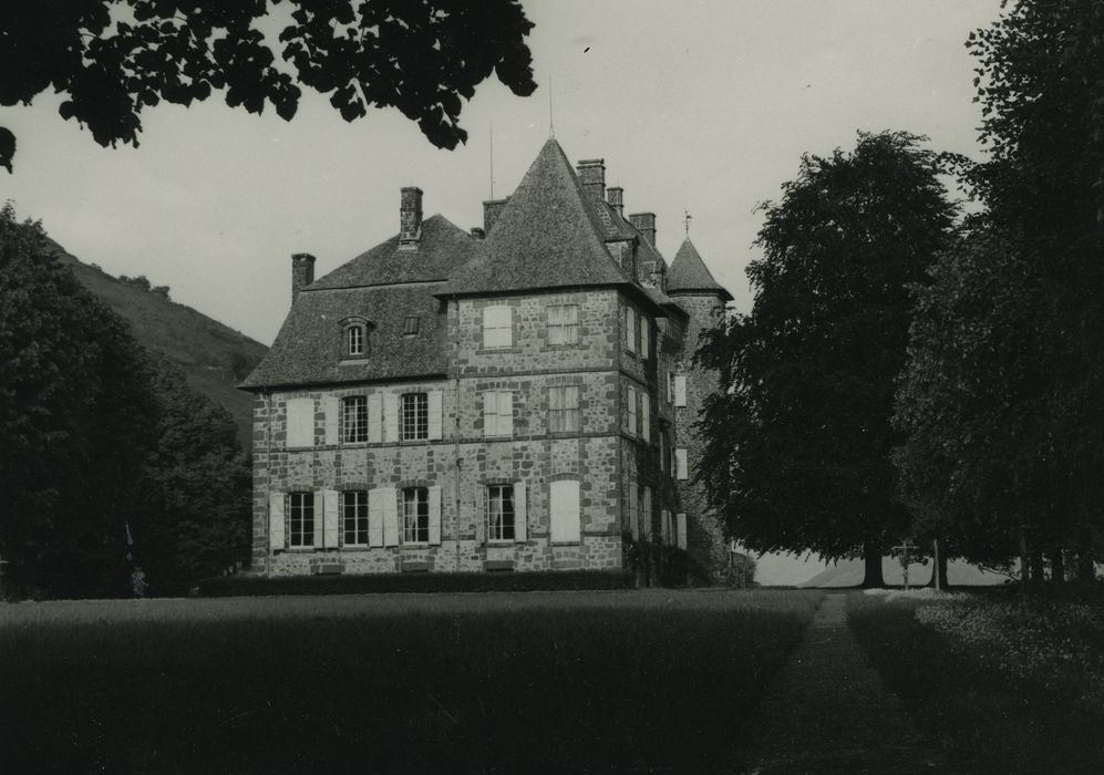 Château de Saint-Chamant : Façade ouest, vue générale