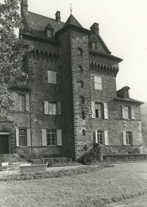 Château de Saint-Chamant : Donjon, façade sud, vue générale