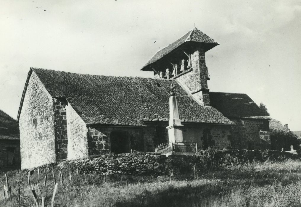 Eglise Saint-Cyr et Sainte-Julitte : Façade latérale sud, vue générale