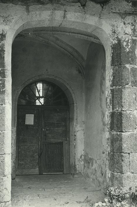 Eglise Saint-Cyr et Sainte-Julitte : Porche sud, vue générale