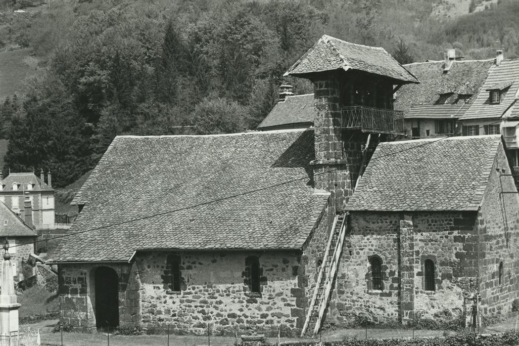 Eglise Saint-Cyr et Sainte-Julitte : Façade latérale sud, vue générale