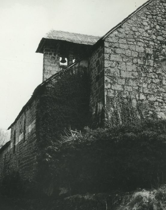 Eglise Saint-Cyr et Sainte-Julitte : Façade latérale nord, vue partielle