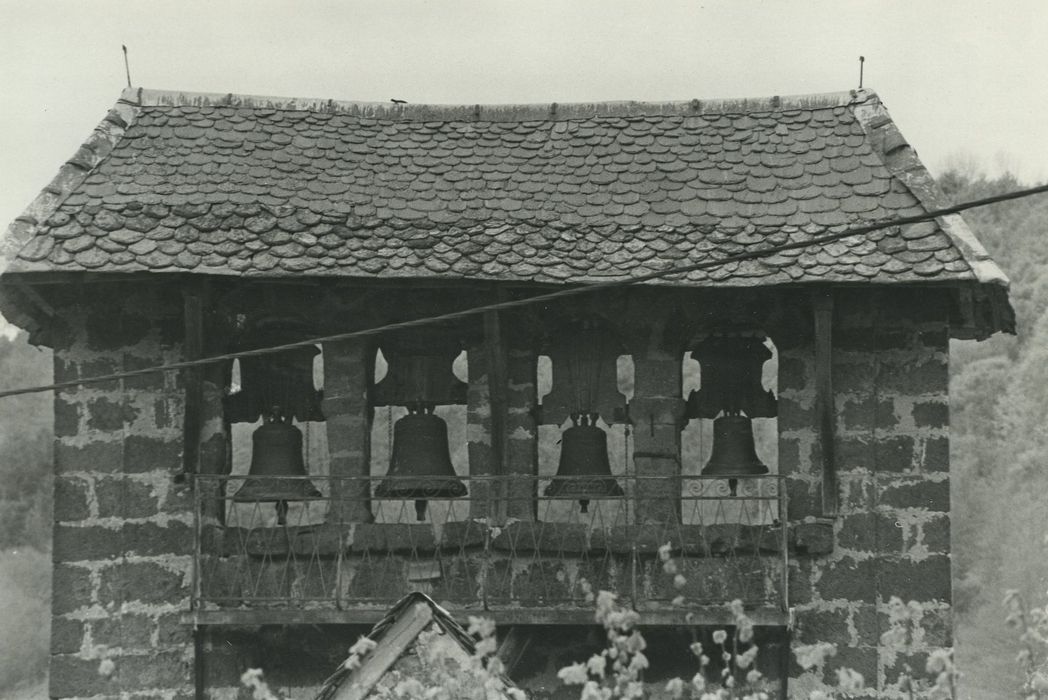 Eglise Saint-Cyr et Sainte-Julitte : Clocher, vue générale