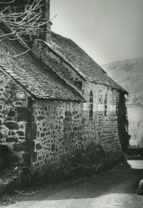 Eglise Saint-Cyr et Sainte-Julitte : Façade latérale nord, vue partielle