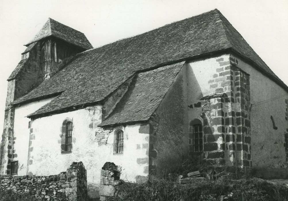 Eglise Saint-Cyr : Façade latérale sud, vue générale