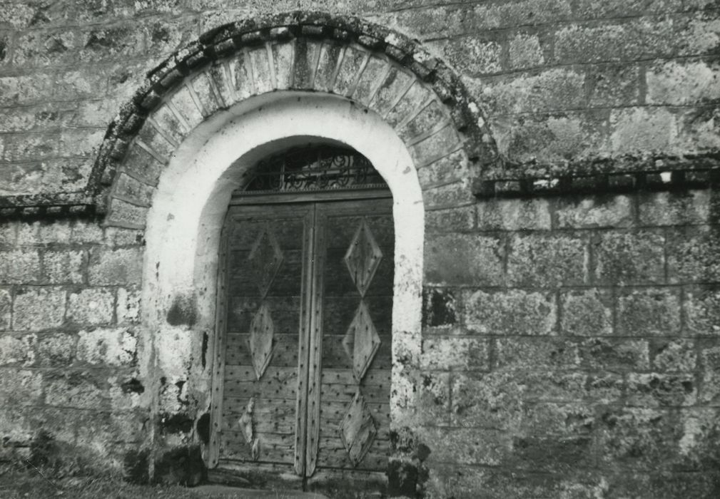 Eglise Saint-Cyr : Portail occidental, vue générale